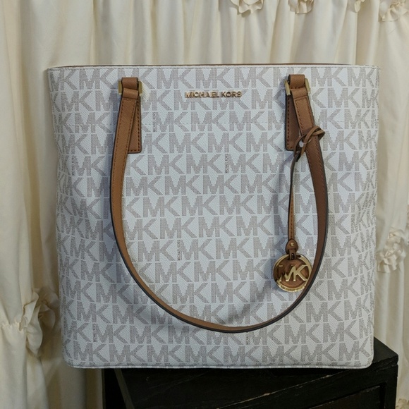 Michael Kors Handbags - NWT Michael Kors Morgan Large Vanilla Tote